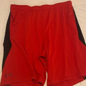 Under Armour Men's Large Shorts in Red
